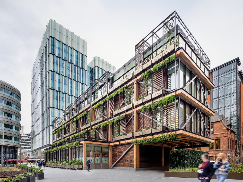 會呼吸的療癒綠建築!倫敦Hardman Square Pavilionn四層樓商場 大量綠色植栽柔和冰冷鋼構線條 會呼吸的療癒綠建築!倫敦Hardman Square Pavilionn四層樓商場 大量綠色植栽柔和冰冷鋼構線條