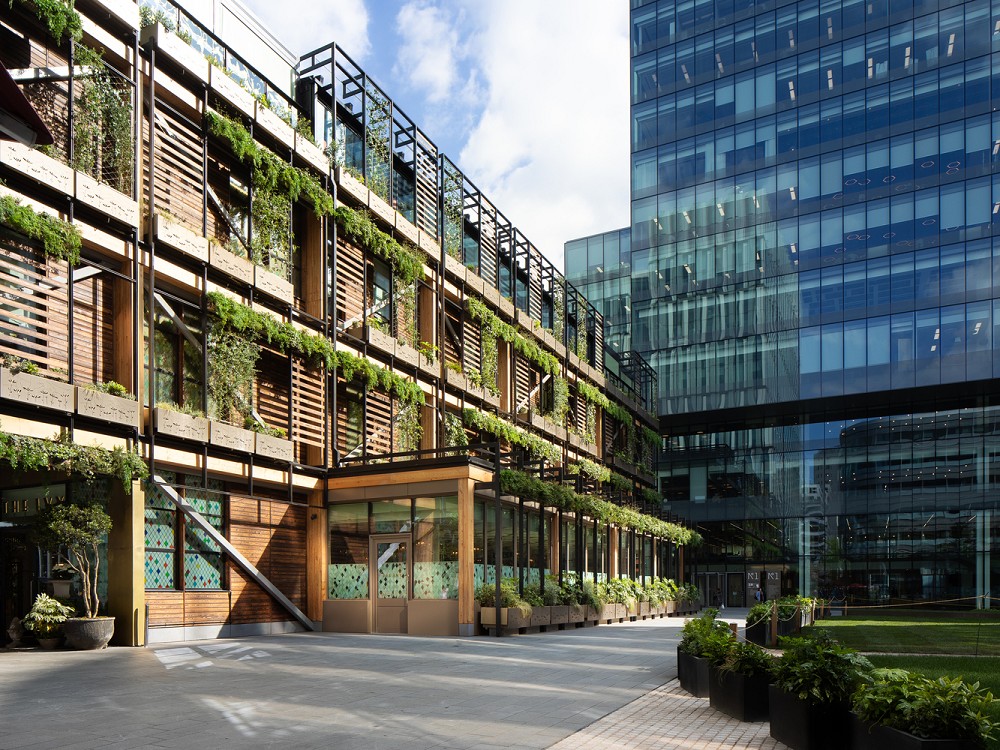 會呼吸的療癒綠建築!倫敦Hardman Square Pavilionn四層樓商場 大量綠色植栽柔和冰冷鋼構線條 會呼吸的療癒綠建築!倫敦Hardman Square Pavilionn四層樓商場 大量綠色植栽柔和冰冷鋼構線條