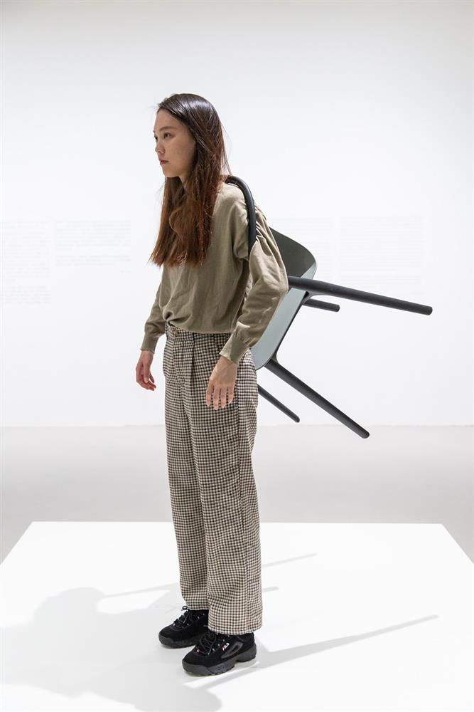 12_歐文.沃姆,《白癡II》, 2003,觀眾參與。藝術家與臺北市立美術館提供。 12_歐文.沃姆,《白癡II》, 2003,觀眾參與。藝術家與臺北市立美術館提供。