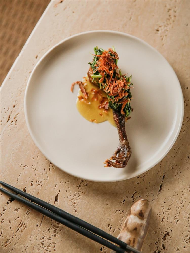 檳榔、山肉做成美食?台北巷弄中的特色餐館「EMBERS」以國產柳杉打造如獵寮般的地景餐廳 檳榔、山肉做成美食?台北巷弄中的特色餐館「EMBERS」以國產柳杉打造如獵寮般的地景餐廳