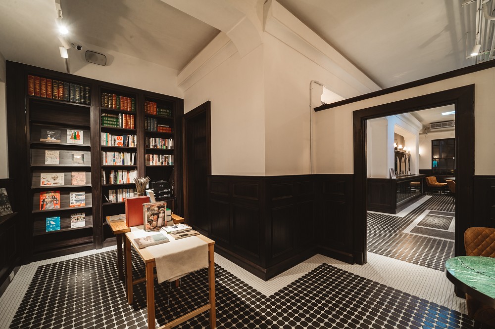 高雄「新濱．駅前」老屋新生咖啡廳！百年老銀行古蹟化身復古浪漫咖啡空間