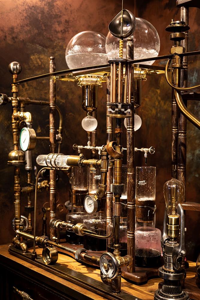 高雄「新濱．駅前」老屋新生咖啡廳！百年老銀行古蹟化身復古浪漫咖啡空間