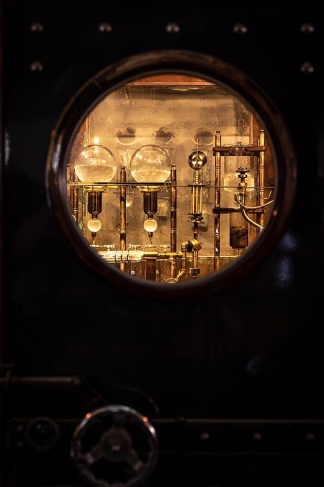 高雄「新濱．駅前」老屋新生咖啡廳！百年老銀行古蹟化身復古浪漫咖啡空間