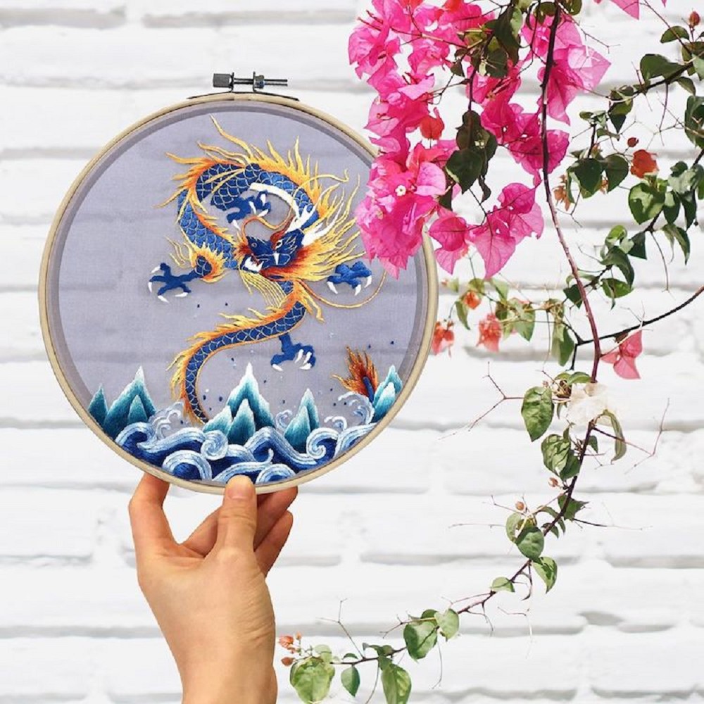 栩栩如生的絕美刺繡!中國藝術家展示盛開百合、飛鶴等精緻絲綢刺繡作品05 栩栩如生的絕美刺繡!中國藝術家展示盛開百合、飛鶴等精緻絲綢刺繡作品05