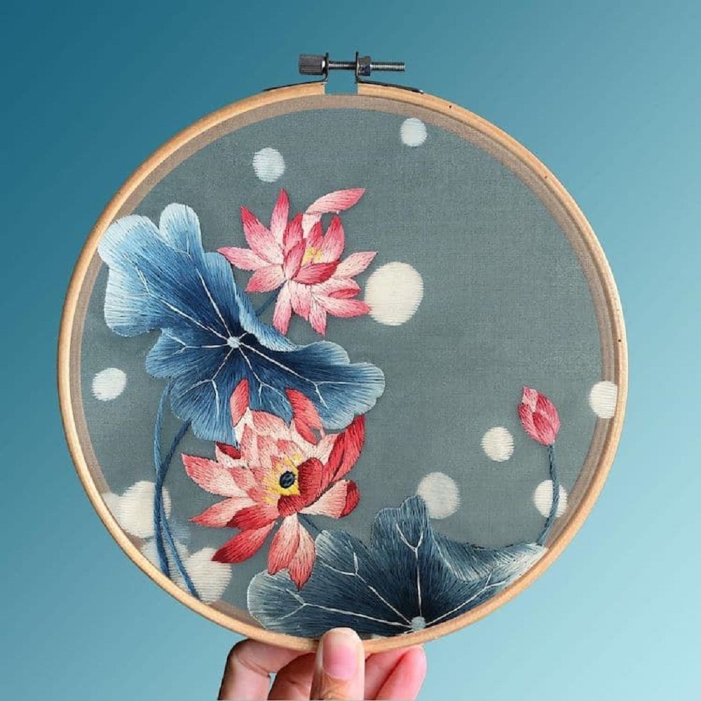 栩栩如生的絕美刺繡!中國藝術家展示盛開百合、飛鶴等精緻絲綢刺繡作品03 栩栩如生的絕美刺繡!中國藝術家展示盛開百合、飛鶴等精緻絲綢刺繡作品03