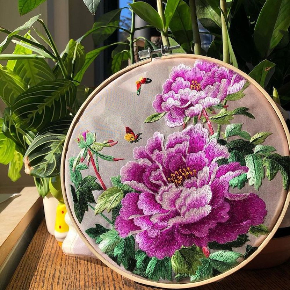 栩栩如生的絕美刺繡創作!多位中國藝術家展示盛開百合、飛鶴等精緻絲綢刺繡作品10
栩栩如生的絕美刺繡創作!多位中國藝術家展示盛開百合、飛鶴等精緻絲綢刺繡作品10