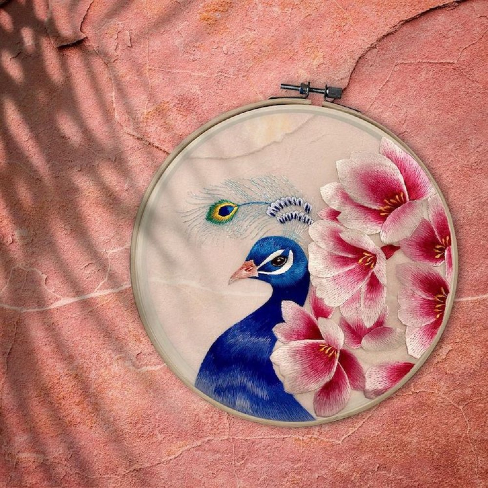 栩栩如生的絕美刺繡!中國藝術家展示盛開百合、飛鶴等精緻絲綢刺繡作品01 栩栩如生的絕美刺繡!中國藝術家展示盛開百合、飛鶴等精緻絲綢刺繡作品01