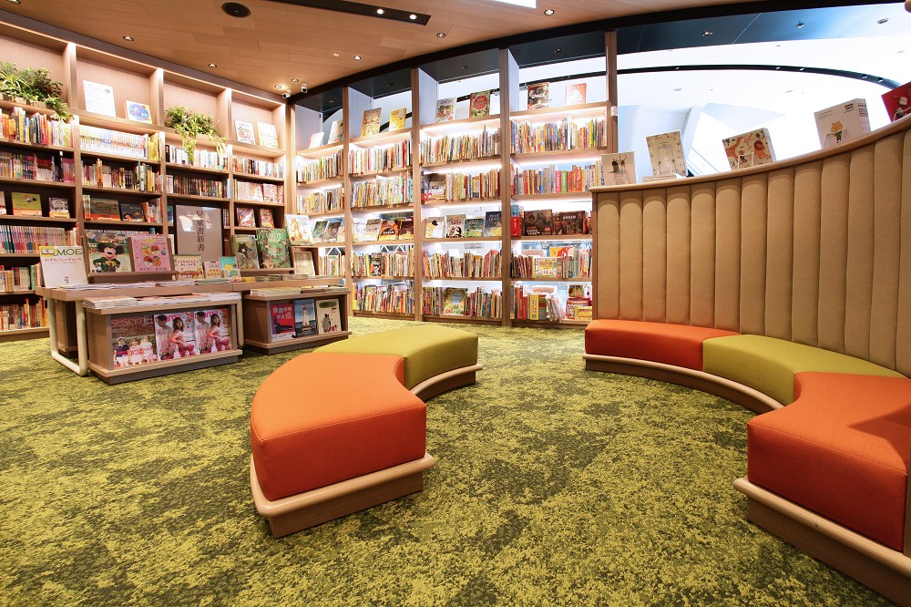 TSUTAYA BOOKSTORE高雄大立店_1F兒童書區店照