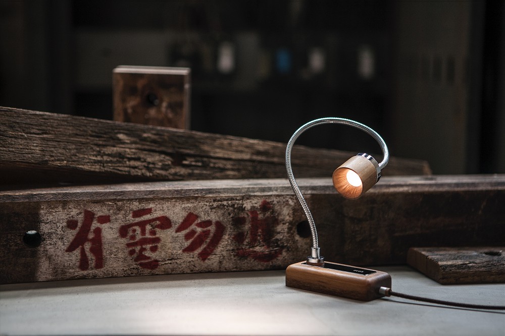 台電文創聯手META Design打造環保木質閱讀燈具