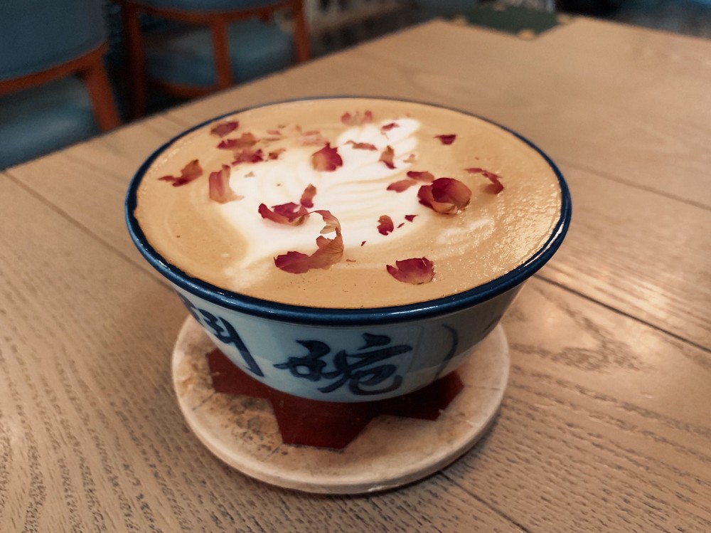 大稻埕咖啡廳必訪清單+1！窩窩wooo在復古鐵窗花、60年代老宅中品嚐港式早午餐