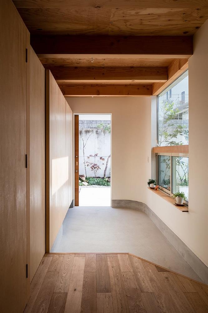 日本療癒小宅設計！大阪「melt」綠意庭院、質樸木頭包圍的小家庭空間_08