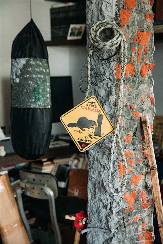 黃偉倫的兒子在角落圍起一塊空間，說這是自己的
辦公室。