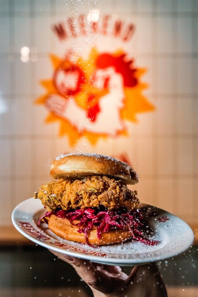 台北「週末炸雞俱樂部」藏身花店裡的隱密炸雞餐酒館 台北「週末炸雞俱樂部」藏身花店裡的隱密炸雞餐酒館