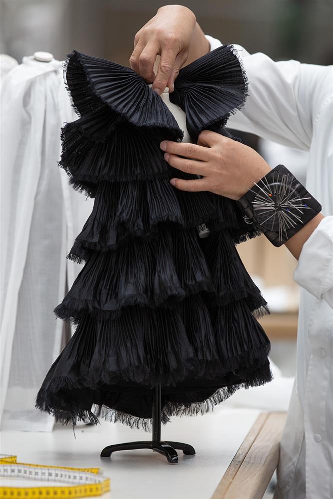 DIOR_HAUTE COUTURE_AUTUMN-WINTER_2021_©SOPHIE CARRE_LOOK 32_3