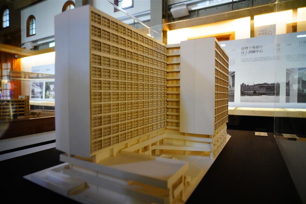 高而潘建築作品珠玉展