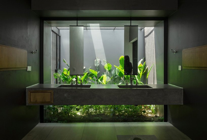 三代同堂設計住宅！越南胡志明市擁有綠意植物貫穿的院落家屋７