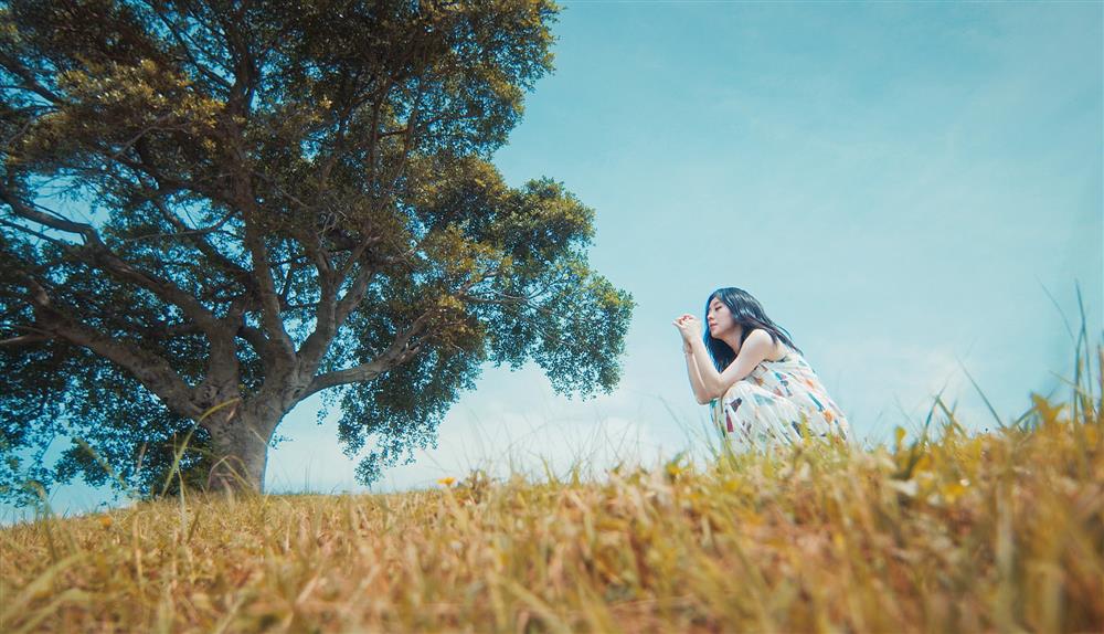 最初唱片公司僅要求〈回家的路〉拍攝對嘴，但邱柏昶聽完白安的創作理念後，覺得不能辜負這首歌，決定用奶奶接兒子回家的故事來敘述想念。