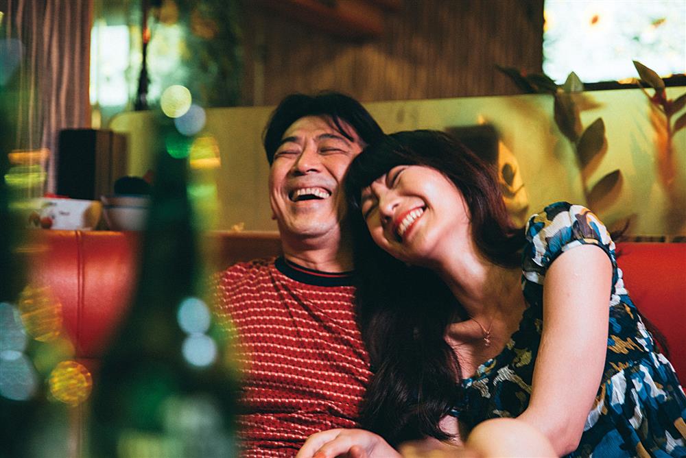 茄子蛋〈浪流連〉裡，觀眾跟著男主角高捷從戀愛到放棄，最後跟著他一起死去。