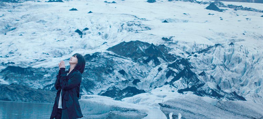 孫燕姿〈風衣〉遠赴冰島拍攝，國外外景無法預知的天候狀況，令邱柏昶備感挑戰。