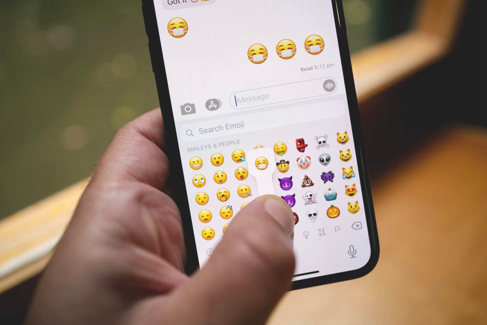 疫情下的新版表情符號！Apple將戴口罩憂愁臉Emoji改為笑臉