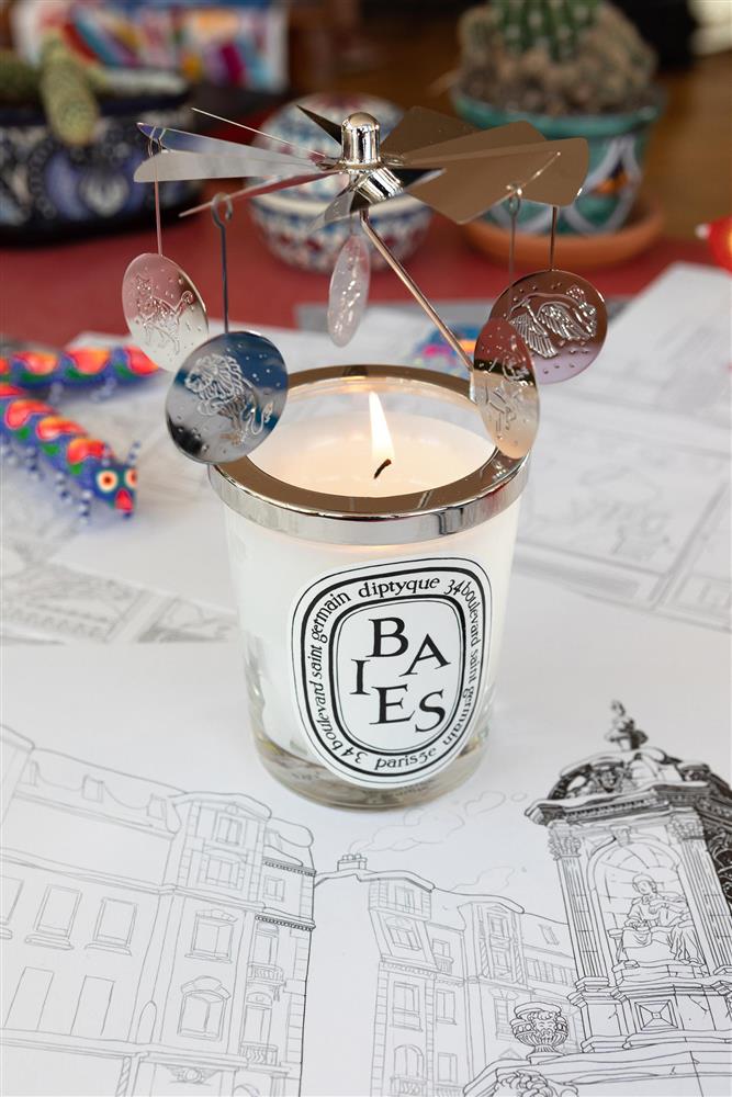 diptyque 2020聖誕限量旋轉燭罩_情境圖