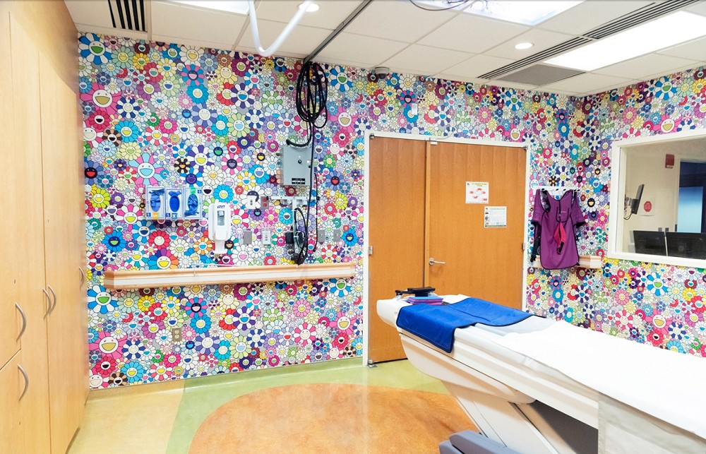 村上隆花花走進醫院