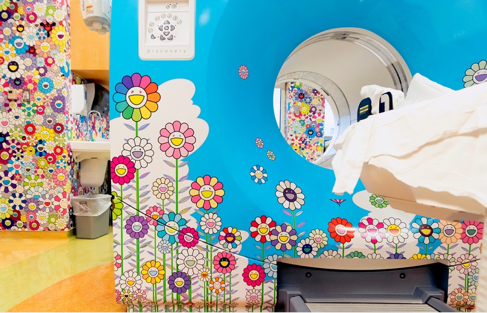 村上隆花花走進醫院