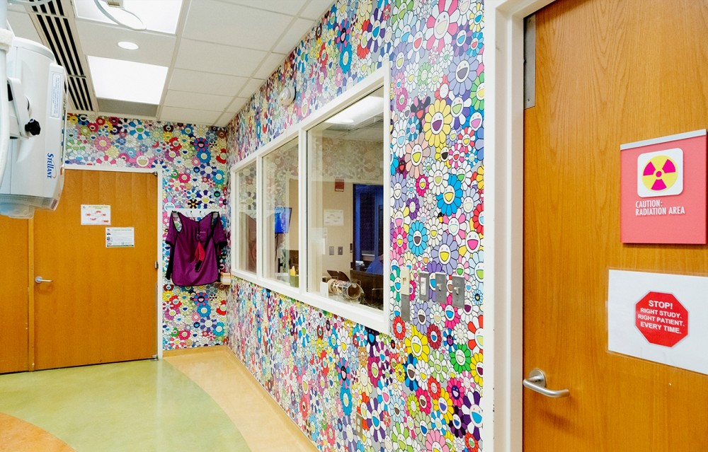 村上隆花花走進醫院