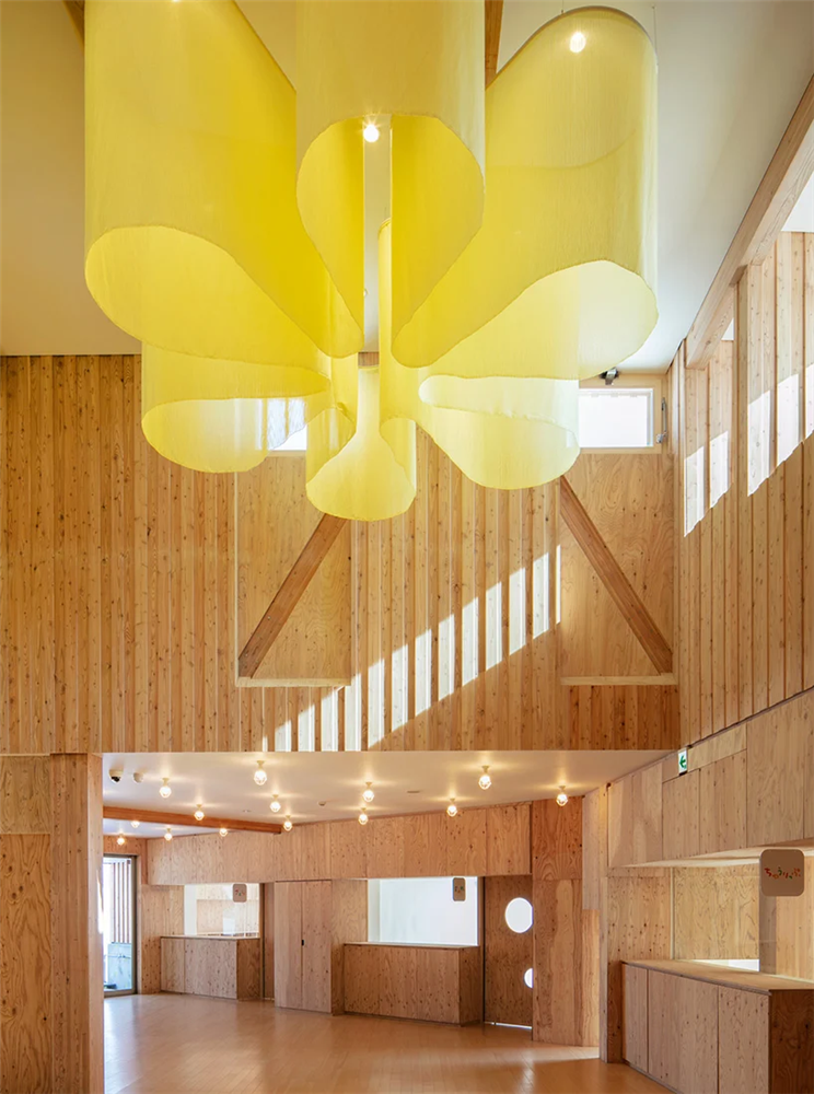 白雪裡的層疊餅乾屋！以向日葵為靈感的北海道木造幼兒園Yawara2