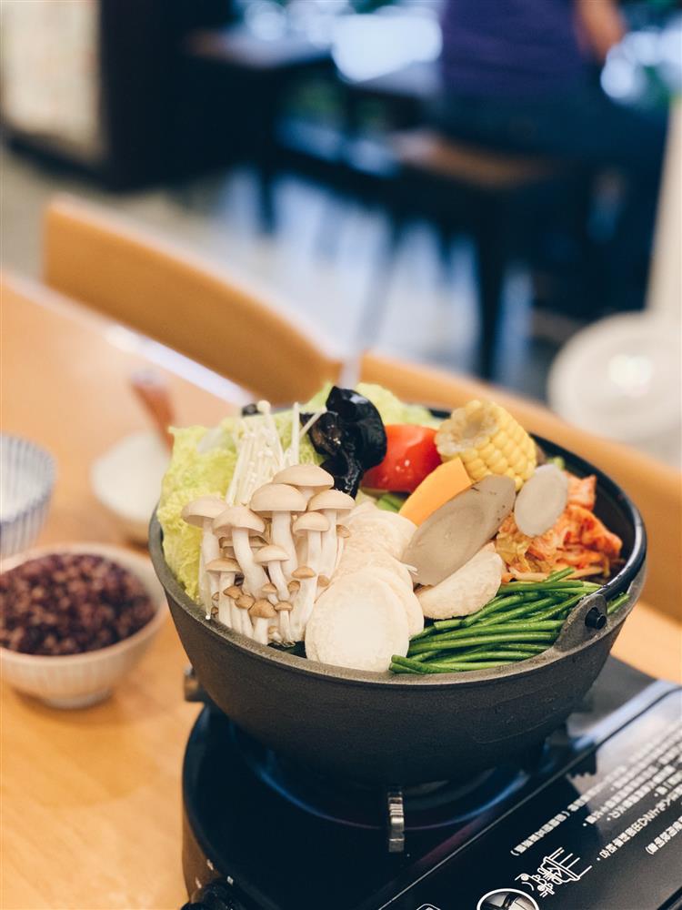 蔬食餐廳首選！台北台中10間風格素食必啖美食_仁里居  甜蜜兩人全植套餐饗宴 NT$ 800