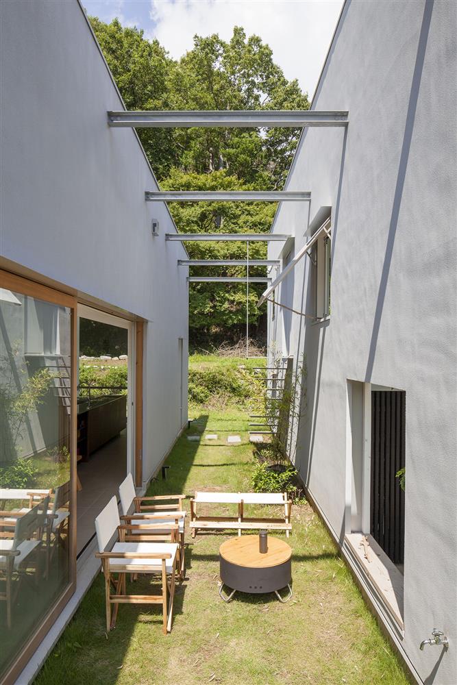 日本設計別墅！「山中第二個家」用7個長型空間收納蓊鬱山色05