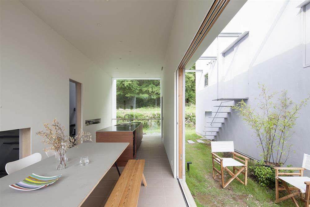 日本設計別墅！「山中第二個家」用7個長型空間收納蓊鬱山色07