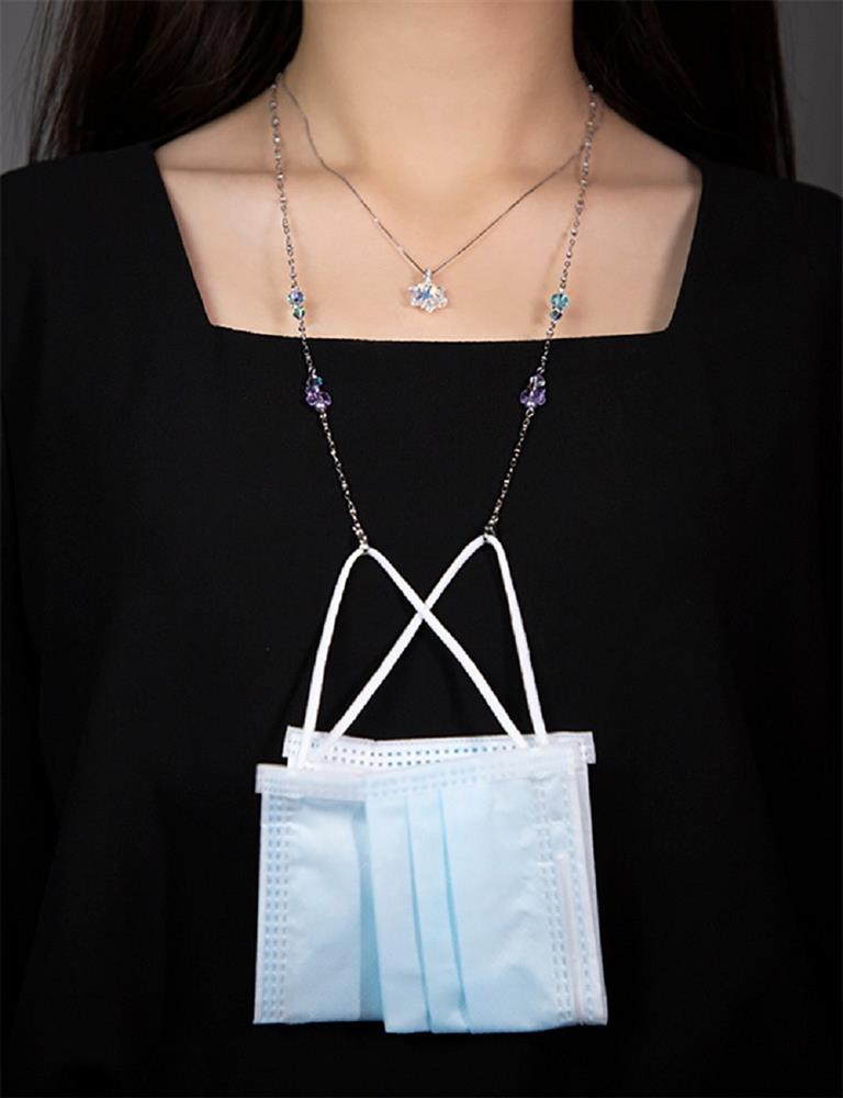 ADORN & FANCY 蝴蝶水晶口罩鍊NT$ 842起（85折，原價NT$ 990起）