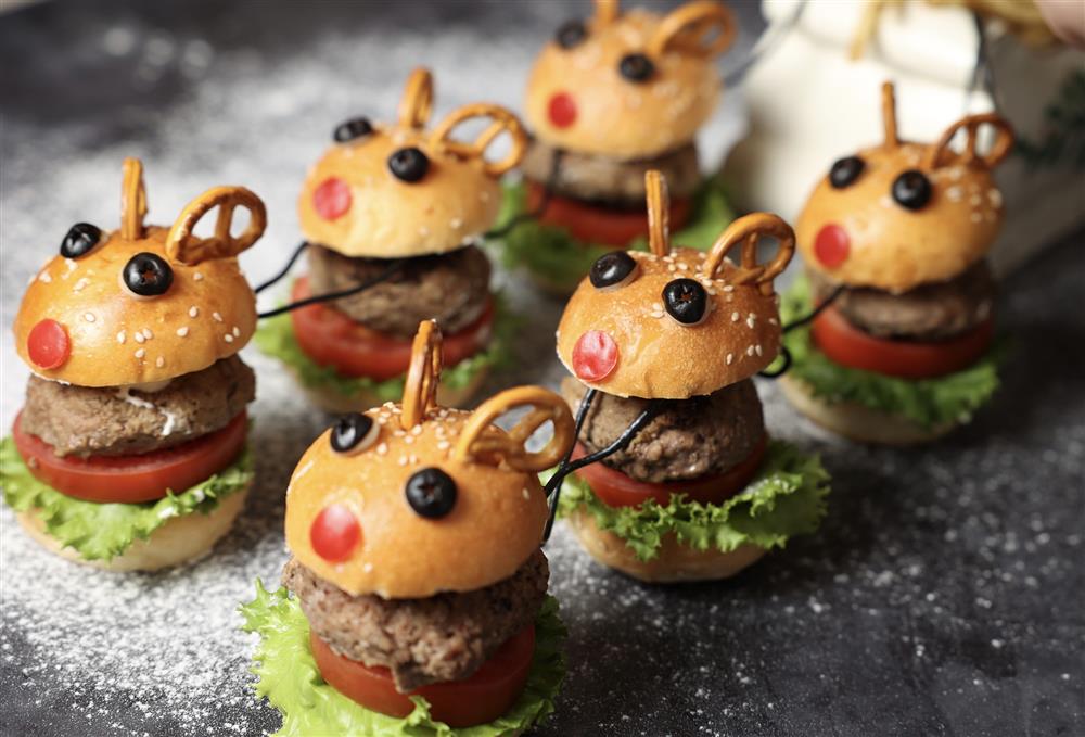 台北酒店_「麋鹿雪橇漢堡堡」則是將麋鹿造型的麵包製成漢堡