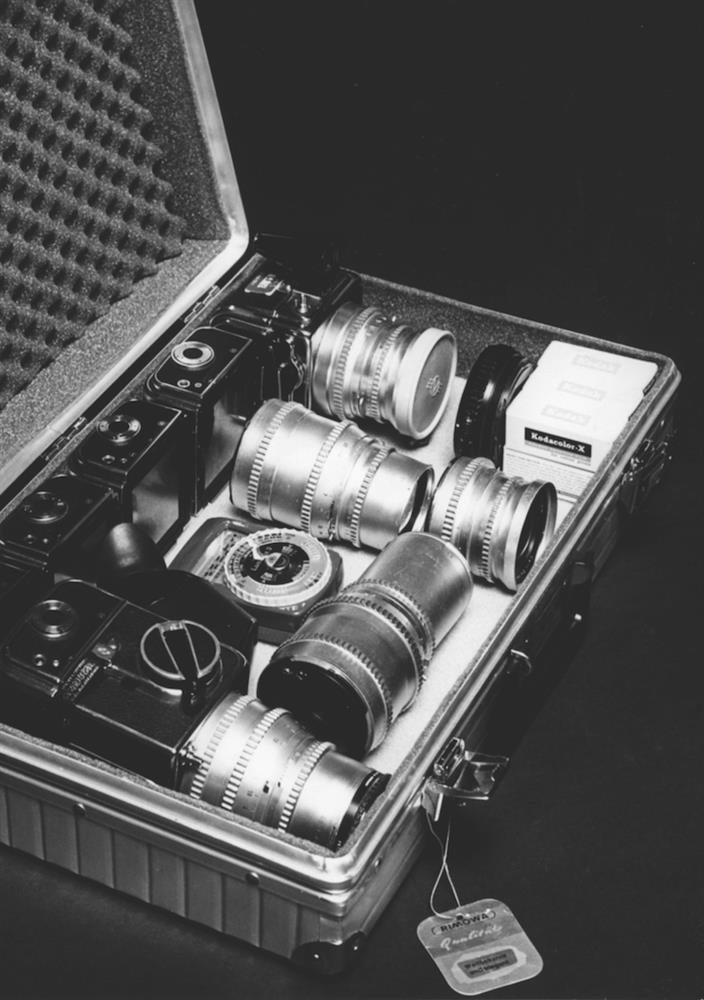 P.66 - 相機專用箱的內部細節與鋁合金配件, c.1978