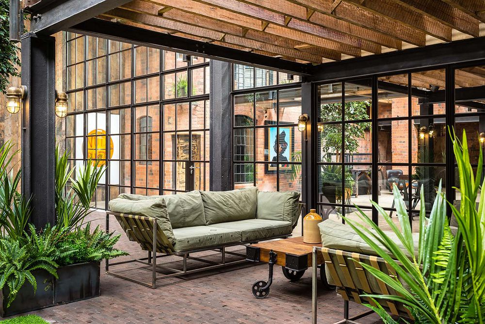 RIBA得主建築師改造英國廢棄紡織廠!變身工業風電影院、紅磚落地窗工作室