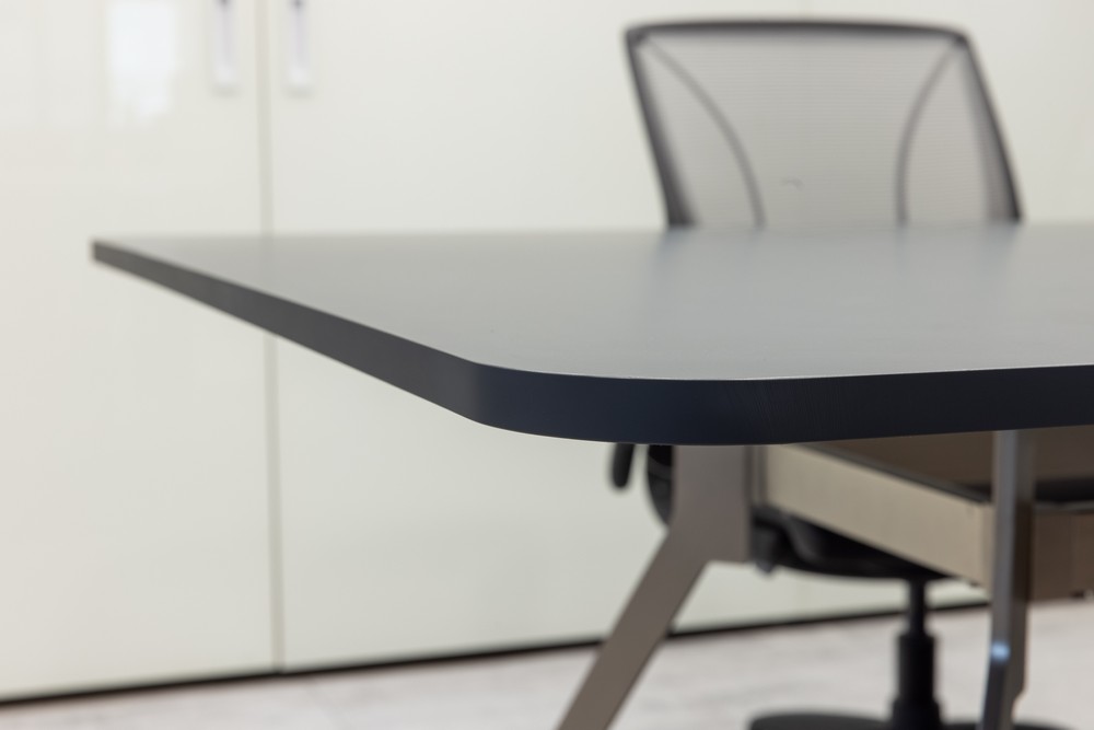 為工作空間大大提升舒適度與美感 友善人體的新科技材質──FENIX