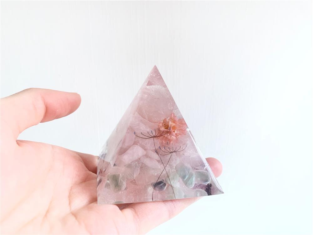 PrimalConnection VENUS粉晶球小夜燈NT$ 900 PrimalConnection VENUS粉晶球小夜燈NT$ 900