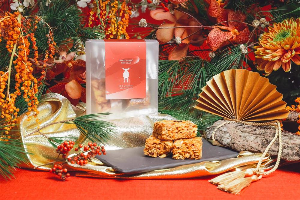 5.小草作金牛迎新春節禮盒_柴焙桂圓地瓜酥
