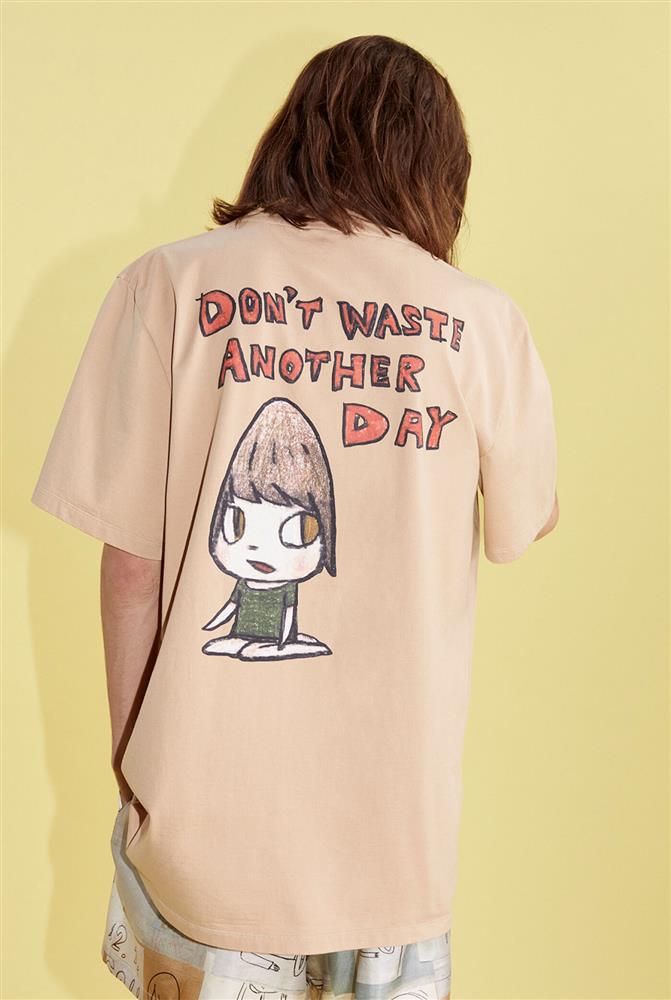 Stella McCartney x Yoshitomo Nara」時尚聯名！奈良美智親穿