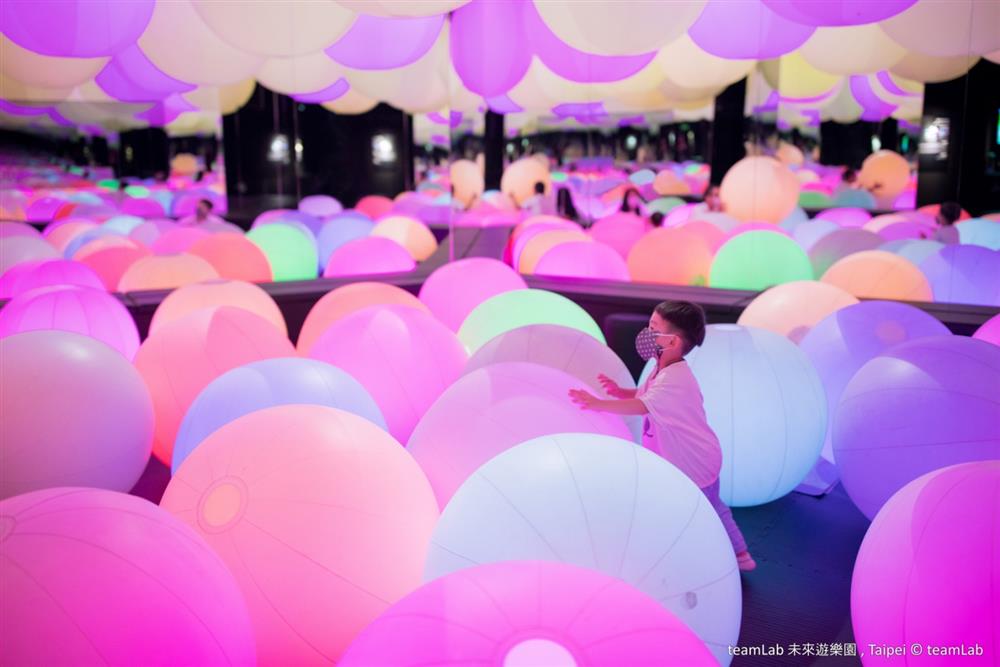 teamLab 2021台北開展光球管弦樂團1_1