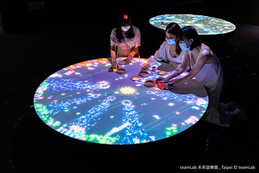 teamLab 2021台北開展小人兒所居住的桌子_4_1