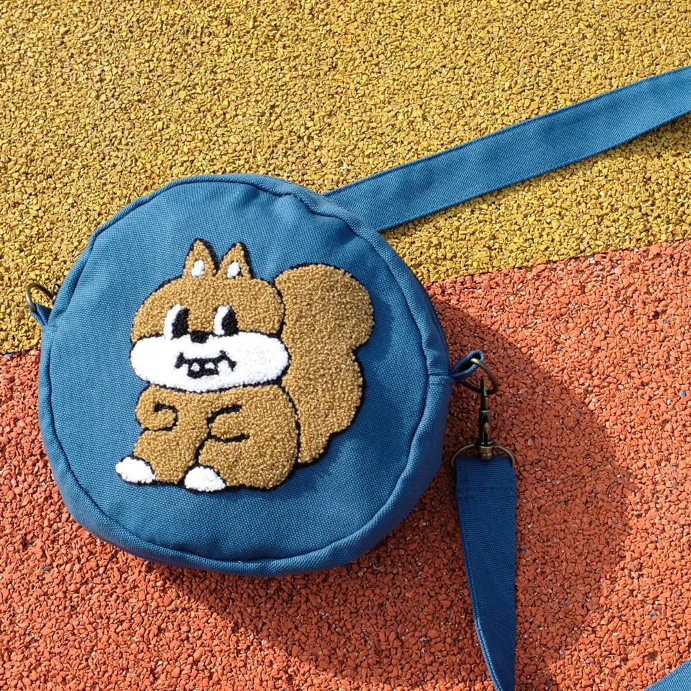 batch_noii noii毛毛松鼠兩用小圓包 NT$ 1,480