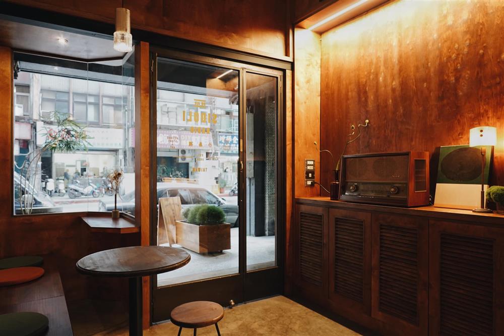 方序中「Sidoli Radio小島裡」聲音咖啡店！本事空間製作所操刀的多功能新場域