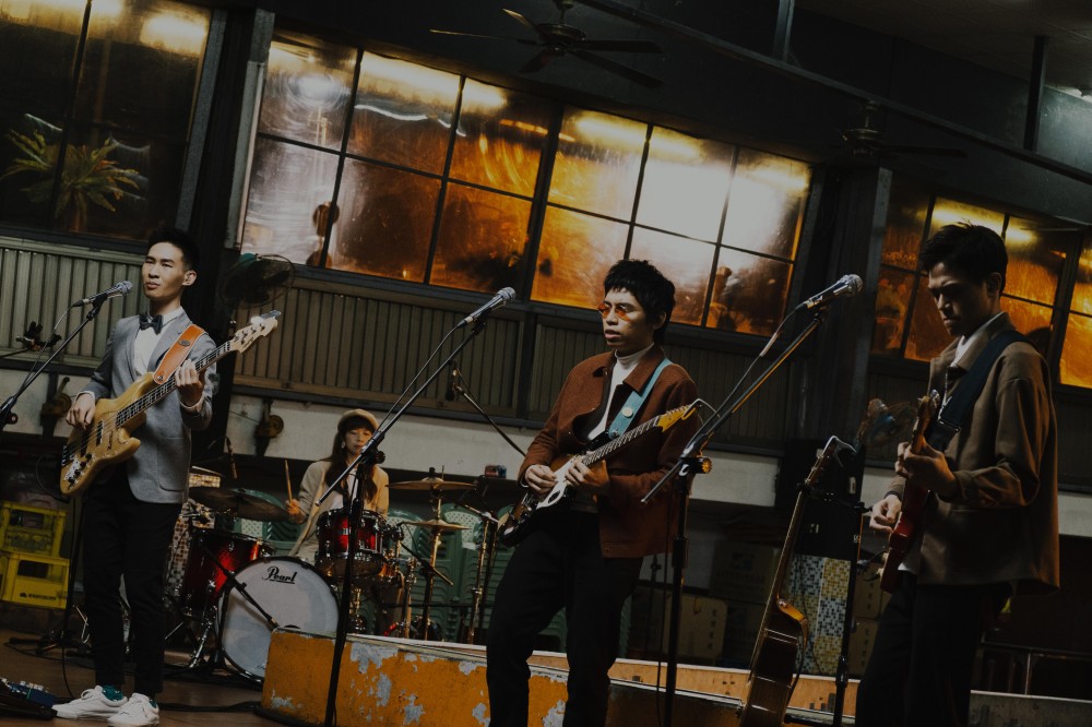 Taiwan Beats椅子樂團在復古迷人釣蝦場中拍攝