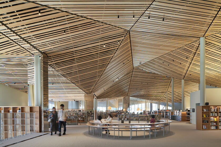 那須鹽原市立圖書館Miruru的溫潤木質空間2