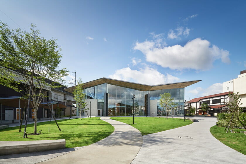 那須鹽原市立圖書館Miruru的溫潤木質空間9