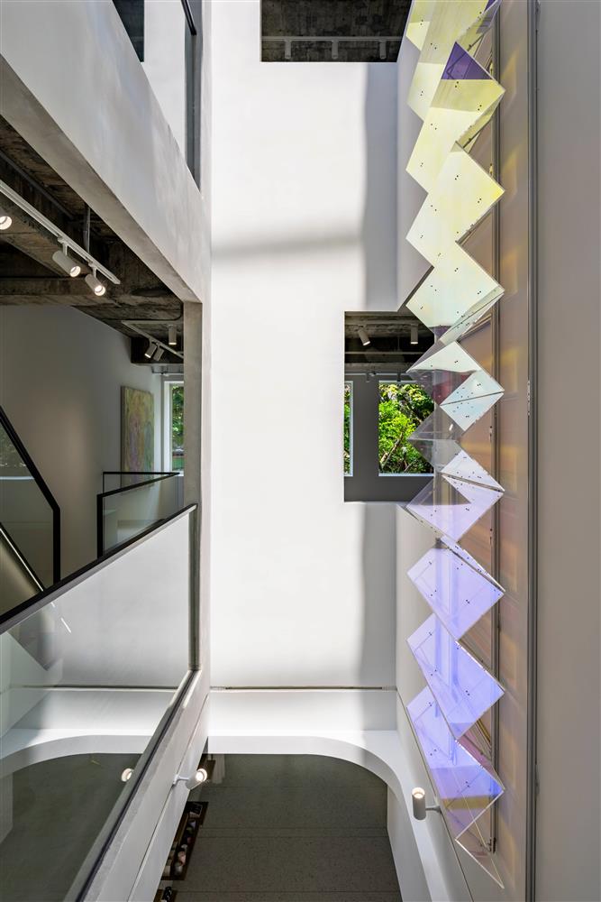 不甘墨守風格成規，走入LIGHTWELL新舊態勢的美好迷失