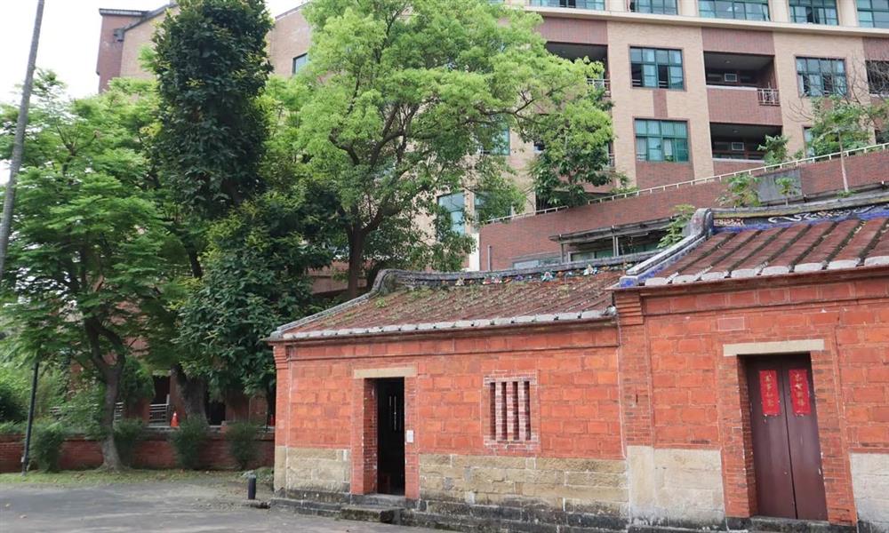 台北龍安國小裡的民宅古蹟！唯一保存於校園內黃宅濂讓居傳奇