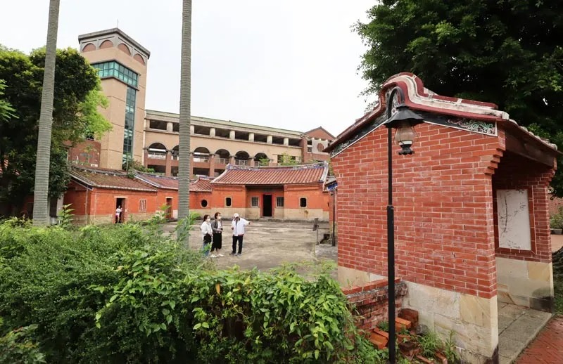 台北龍安國小裡的民宅古蹟！唯一保存於校園內黃宅濂讓居傳奇